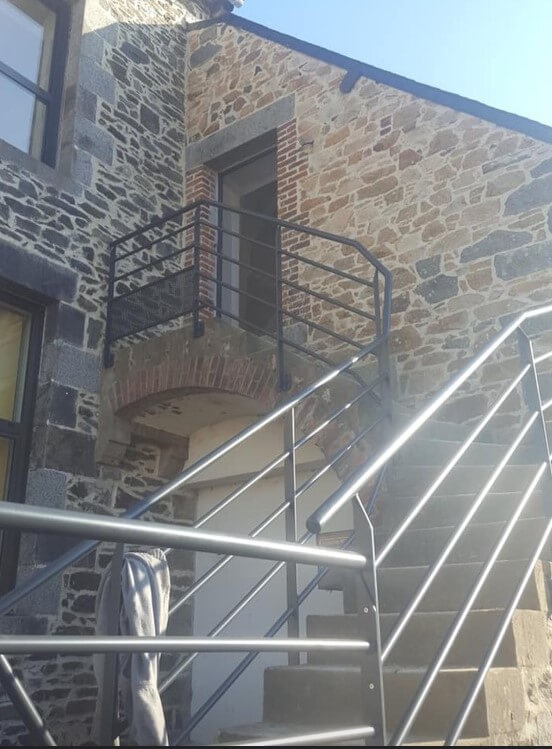 Rampe d'escaliers à Vannes par All Chaudronnerie, ouvrages en métal à Vannes